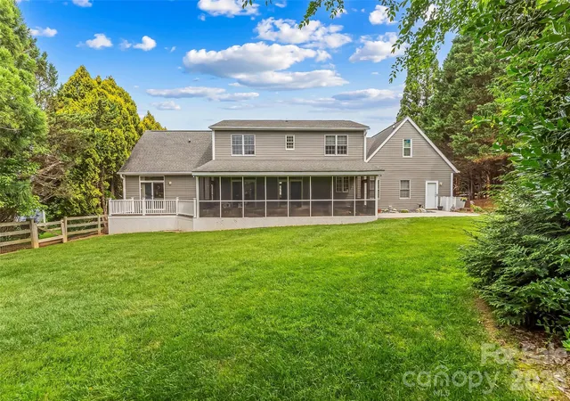 Photo 2 of Single family home for sale at 6 Southbrook Dr, Fletcher, NC 28732 | MLS# 4396867 | Listing updated on 2026-09-30