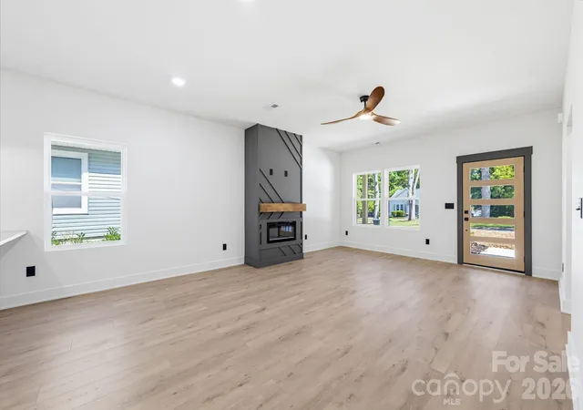 Photo 3 of Sale Pending at 413 S Boyd St, Gastonia, NC 28052 | MLS# 4396904 | Listing updated on 2026-10-05