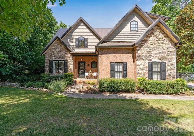 Photo 1 of Single family home for sale at 1915 Lynmore Dr, Sherrills Ford, NC 28673 | MLS# 4397837 | Listing updated on 2026-09-08