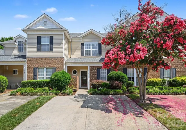 Photo 3 of Townhouse for sale at 5338 Silabert Ave, Charlotte, NC 28205 | MLS# 4399038 | Listing updated on 2026-10-03