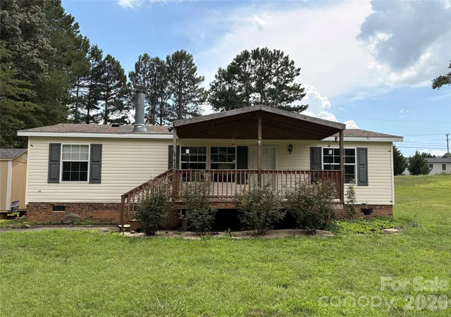 Photo 1 of Single family home for sale at 5422 Wrenn Dr, Denver, NC 28037 | MLS# 4399094 | Listing updated on 2026-09-29