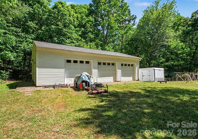 Photo 2 of Single family home for sale at 915 Ostwalt Amity Rd, Statesville, NC 28677 | MLS# 4399624 | Listing updated on 2026-09-17