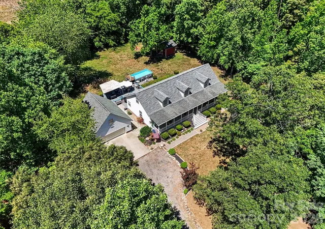 Photo 3 of Single family home for sale at 915 Ostwalt Amity Rd, Statesville, NC 28677 | MLS# 4399624 | Listing updated on 2026-09-17