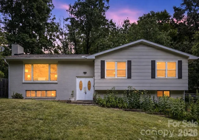 Single family home for sale at 17 Rhododendron Pl, Asheville, NC 28805 | MLS# 4399647