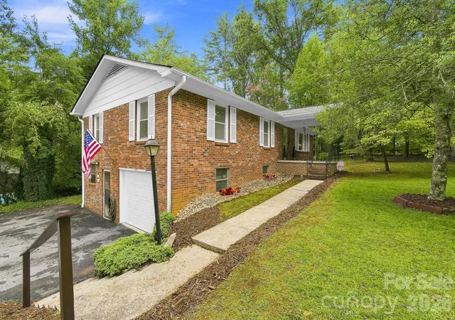 Photo 1 of Single family home for sale at 108 Arthur Ln, Hendersonville, NC 28791 | MLS# 4400429 | Listing updated on 2026-09-29