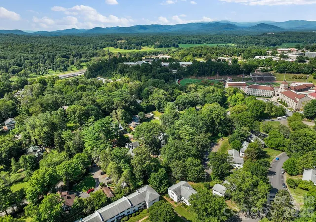 Photo 4 of Single family home for sale at 35 Grindstaff Dr, Asheville, NC 28803 | MLS# 4400998 | Listing updated on 2026-10-07