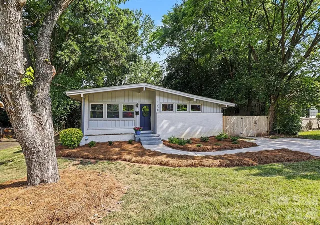 Photo 1 of Single family home for sale at 1338 Edgewater Dr, Charlotte, NC 28210 | MLS# 4401777 | Listing updated on 2026-09-17