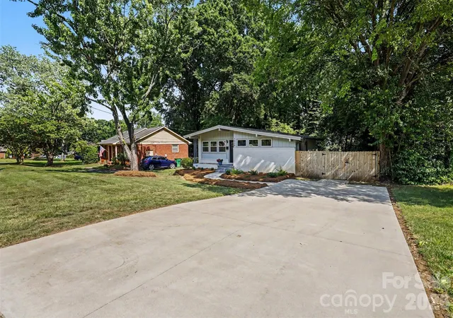 Photo 2 of Single family home for sale at 1338 Edgewater Dr, Charlotte, NC 28210 | MLS# 4401777 | Listing updated on 2026-09-17
