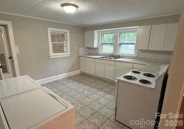 Photo 4 of Single family home for sale at 4954 Crawley Dale St, Morganton, NC 28655 | MLS# 4401899 | Listing updated on 2026-10-07