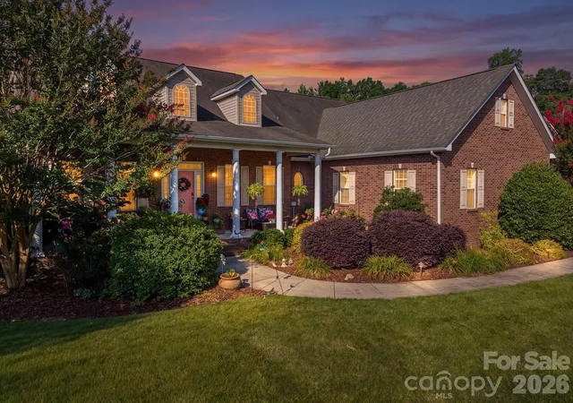 Photo 3 of Single family home for sale at 961 Colleton Meadow Dr #37, Clover, SC 29710 | MLS# 4402117 | Listing updated on 2026-09-16