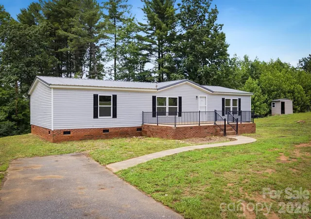 Photo 3 of Single family home for sale at 2688 Kite Dr, Lenoir, NC 28645 | MLS# 4402263 | Listing updated on 2026-09-21