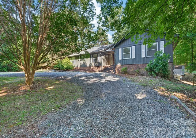 Photo 3 of Single family home for sale at 4531 Belhaven Forest Dr, Gastonia, NC 28056 | MLS# 4402890 | Listing updated on 2026-10-05