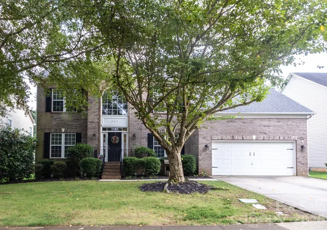 Photo 1 of Single family home for sale at 557 Fair Oaks Dr, Fort Mill, SC 29708 | MLS# 4403239 | Listing updated on 2026-09-18