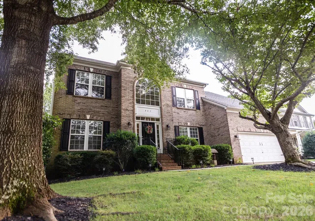 Photo 2 of Single family home for sale at 557 Fair Oaks Dr, Fort Mill, SC 29708 | MLS# 4403239 | Listing updated on 2026-09-18