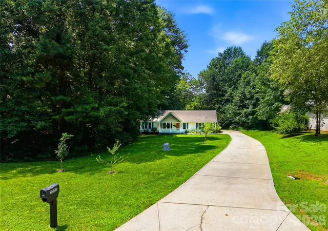 Photo 2 of Single family home for sale at 3555 Lake Blf Dr, Sherrills Ford, NC 28673 | MLS# 4405905 | Listing updated on 2026-09-22