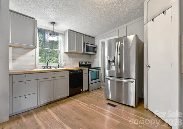 Photo 3 of Single family home for sale at 912 Grace Dr, Stanley, NC 28164 | MLS# 4406122 | Listing updated on 2026-10-06