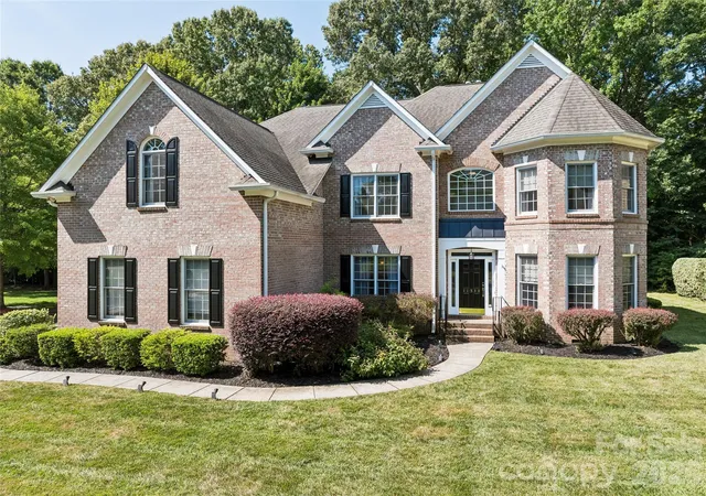 Photo 2 of Single family home for sale at 11338 Canoe Cvs Ln, Huntersville, NC 28078 | MLS# 4406351 | Listing updated on 2026-10-29