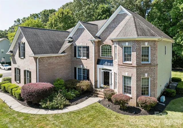 Photo 3 of Single family home for sale at 11338 Canoe Cvs Ln, Huntersville, NC 28078 | MLS# 4406351 | Listing updated on 2026-10-29