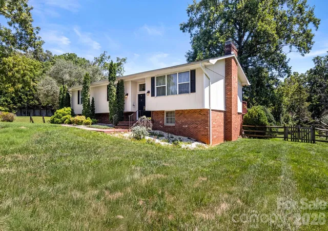 Photo 3 of Single family home for sale at 5225 Wolfe Rd, Hickory, NC 28601 | MLS# 4406711 | Listing updated on 2026-09-17