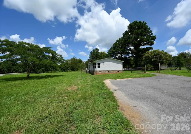 Photo 3 of Single family home for sale at 108 Daves Rd, York, SC 29745 | MLS# 4407173 | Listing updated on 2026-09-09