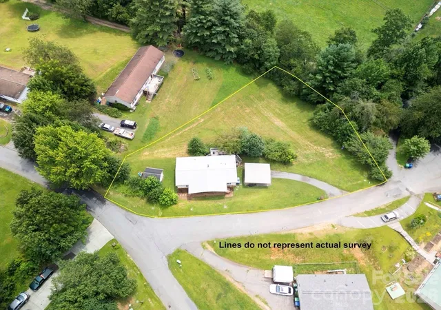 Photo 3 of Single family home for sale at 105 Short Meadow Dr, Candler, NC 28715 | MLS# 4407461 | Listing updated on 2026-10-03