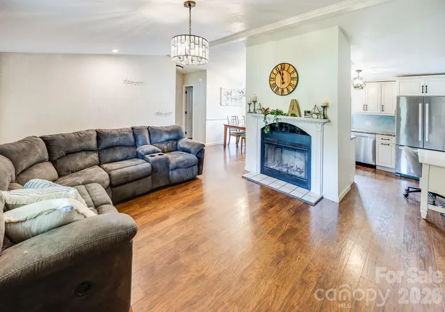 Photo 4 of Single family home for sale at 105 Short Meadow Dr, Candler, NC 28715 | MLS# 4407461 | Listing updated on 2026-10-03