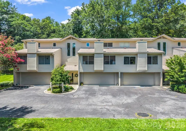 Photo 2 of Townhouse for sale at 103 Shadowbrook Dr, Asheville, NC 28805 | MLS# 4407884 | Listing updated on 2026-09-18