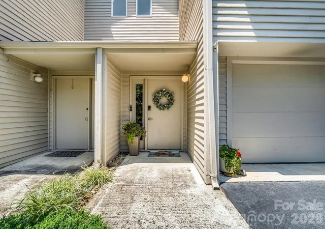 Photo 3 of Townhouse for sale at 103 Shadowbrook Dr, Asheville, NC 28805 | MLS# 4407884 | Listing updated on 2026-09-18