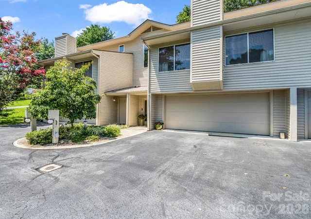 Photo 4 of Townhouse for sale at 103 Shadowbrook Dr, Asheville, NC 28805 | MLS# 4407884 | Listing updated on 2026-09-18