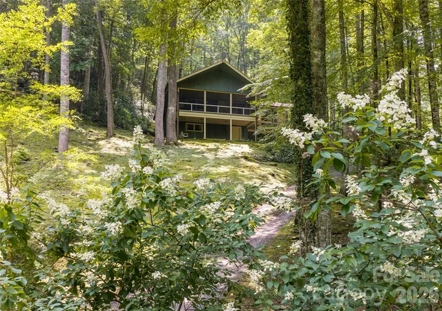 Photo 3 of Sale Pending at 511 Mcclure Crk Rd, Canton, NC 28716 | MLS# 4408133 | Listing updated on 2026-10-05