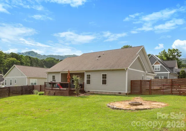 Photo 3 of Single family home for sale at 8 Vedder Way, Swannanoa, NC 28778 | MLS# 4408516 | Listing updated on 2026-09-08