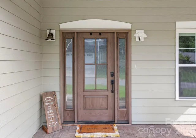 Photo 4 of Single family home for sale at 8 Vedder Way, Swannanoa, NC 28778 | MLS# 4408516 | Listing updated on 2026-09-08