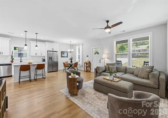 Photo 4 of Single family home for sale at 216 Briar Crk Rd, Gastonia, NC 28056 | MLS# 4409406 | Listing updated on 2026-09-29