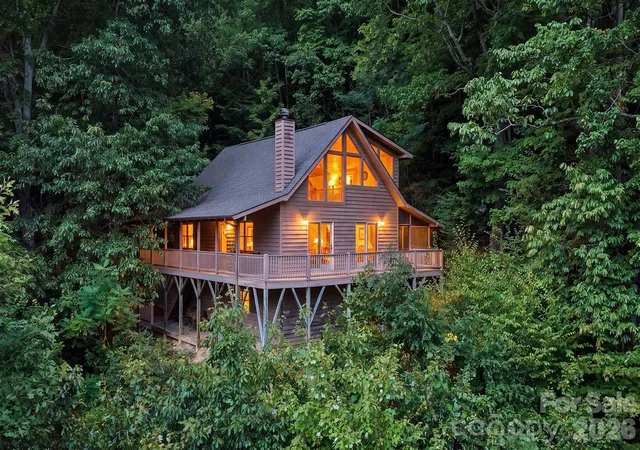Photo 1 of Single family home for sale at 808 Nottingham Rd, Maggie Valley, NC 28751 | MLS# 4409871 | Listing updated on 2026-09-28