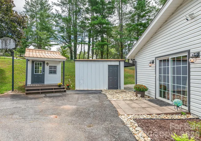Photo 30 of Single family home for sale at 7 Southwicke Dr, Arden, NC 28704 | MLS# 4410786 | Listing updated on 2026-09-27