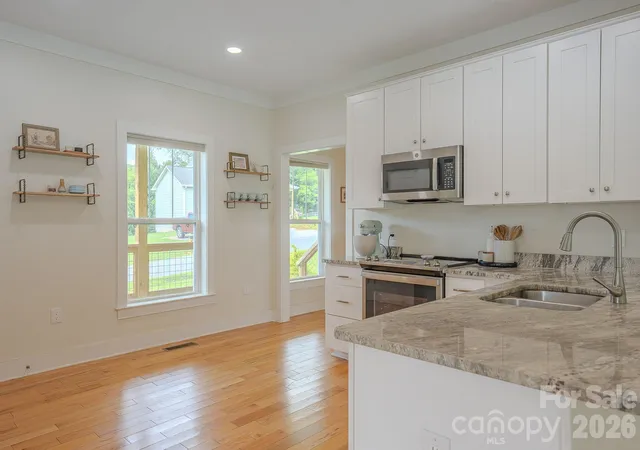 Photo 4 of Single family home for sale at 160 Ridge View Dr, Clyde, NC 28721 | MLS# 4411209 | Listing updated on 2026-09-17