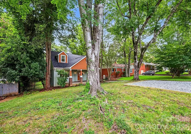 Photo 3 of Single family home for sale at 2019 Dalehurst Dr, Charlotte, NC 28205 | MLS# 4411501 | Listing updated on 2026-09-08