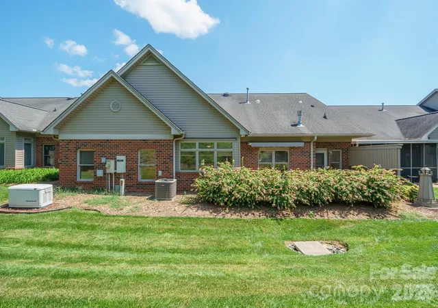 Photo 4 of Townhouse for sale at 509 26th Avenue NE #D, Hickory, NC 28601 | MLS# 4411595 | Listing updated on 2026-09-22