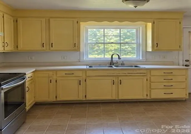 Photo 3 of Single family home for sale at 3308 Sutton Dr, Charlotte, NC 28216 | MLS# 4411744 | Listing updated on 2026-09-16