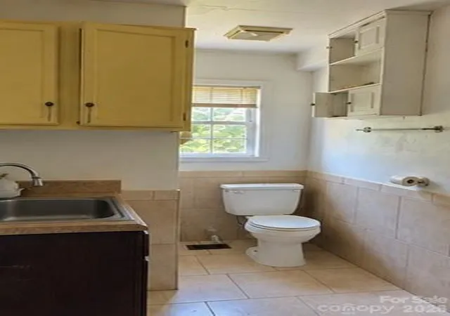 Photo 4 of Single family home for sale at 3308 Sutton Dr, Charlotte, NC 28216 | MLS# 4411744 | Listing updated on 2026-09-16