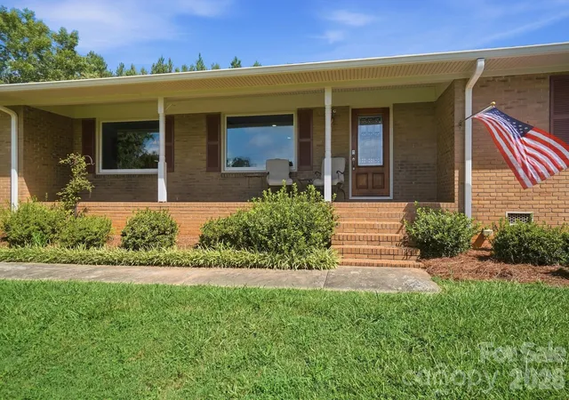 Photo 3 of Single family home for sale at 15513 Thompson Rd, Mint Hill, NC 28227 | MLS# 4412227 | Listing updated on 2026-09-11