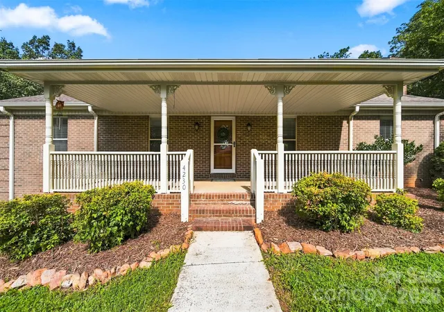Photo 3 of Single family home for sale at 4230 Rugged Hl Rd, Maiden, NC 28650 | MLS# 4412262 | Listing updated on 2026-09-17