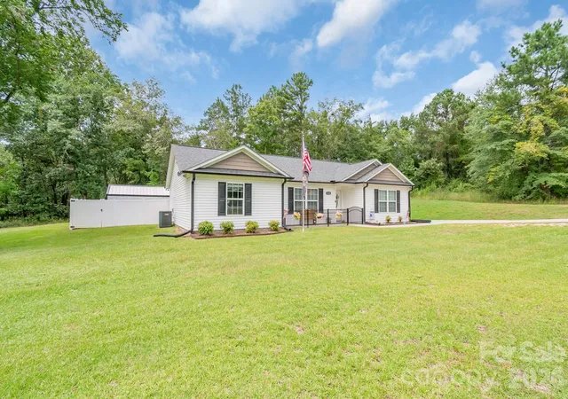Photo 1 of Single family home for sale at 3604 Gold Mine Hwy, Kershaw, SC 29067 | MLS# 4412624 | Listing updated on 2026-09-17