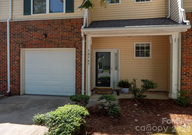 Photo 2 of Townhouse for sale at 10747 Essex Hall Dr, Charlotte, NC 28277 | MLS# 4413338 | Listing updated on 2026-09-27