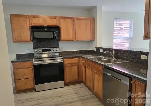 Photo 2 of Single family home for sale at 15947 Rose Glenn Ln, Davidson, NC 28036 | MLS# 4413679 | Listing updated on 2026-09-30