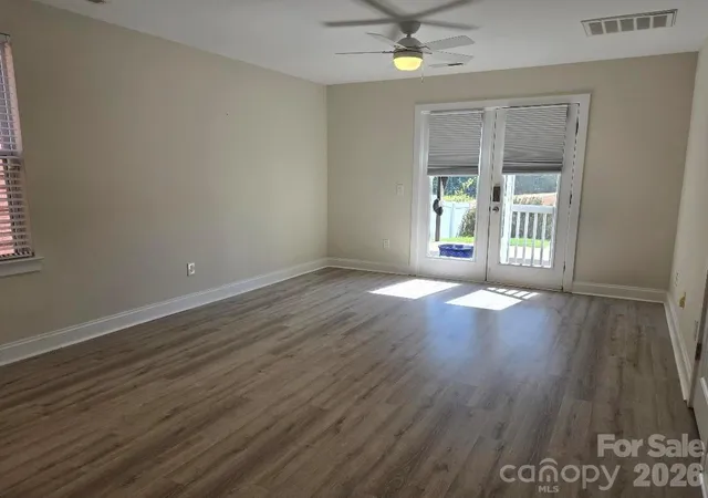 Photo 3 of Single family home for sale at 15947 Rose Glenn Ln, Davidson, NC 28036 | MLS# 4413679 | Listing updated on 2026-09-30