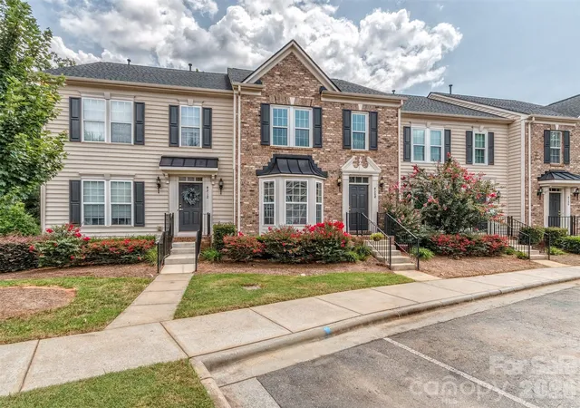 Photo 3 of Townhouse for sale at 4308 Park S Sta Blvd, Charlotte, NC 28210 | MLS# 4414197 | Listing updated on 2026-09-30