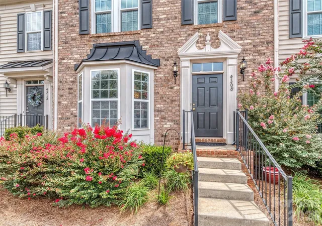 Photo 4 of Townhouse for sale at 4308 Park S Sta Blvd, Charlotte, NC 28210 | MLS# 4414197 | Listing updated on 2026-09-30