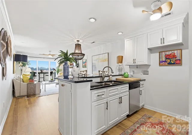 Listing Photo 5 - Condo for sale in building located at 932 Sw Dr, Davidson, NC 28036