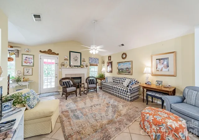 Photo 4 of Single family home for sale at 4956 Bentridge Dr NW, Concord, NC 28027 | MLS# 4414625 | Listing updated on 2026-09-08
